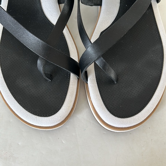 Cole Haan Mandy Thong Grandseries Sandals. Black. Size 6 B. - Picture 13 of 13